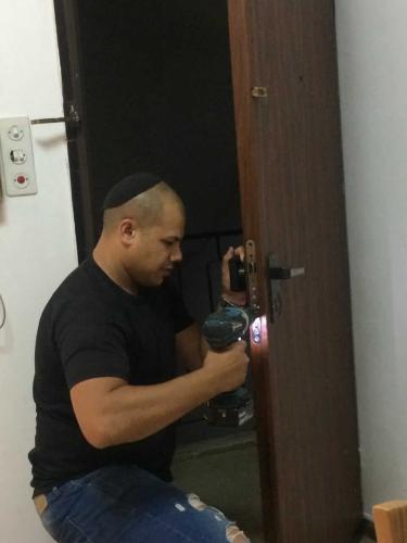 החלפת צילינדר בדלת כניסה